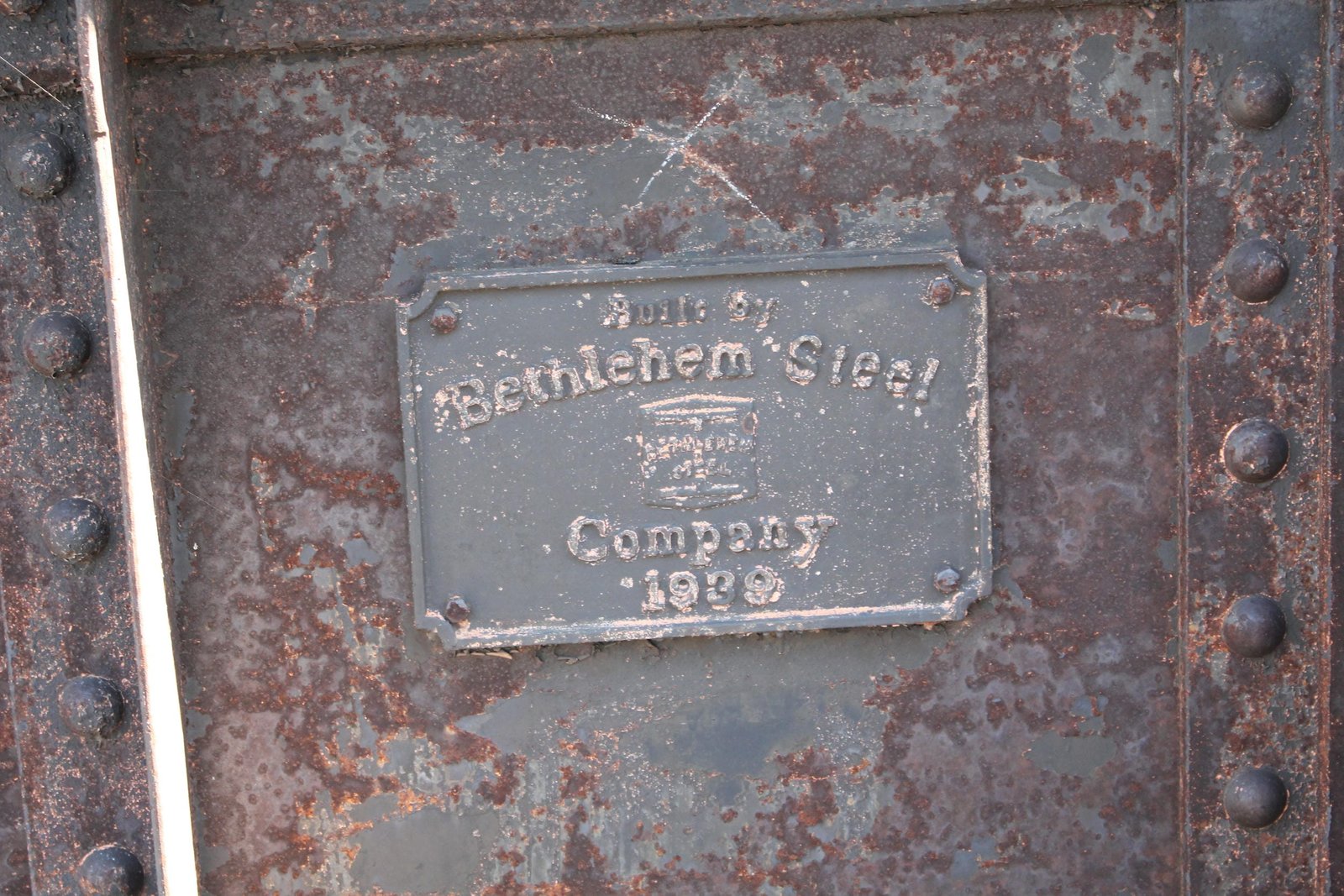 Plaque, main span